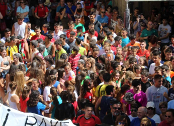 Comienzan las fiestas de la ciudad del Ega. La bajadica del Puy, la bajada del Ega, el Baile de La Era y la salida de la Comparsa de Gigantes y cabezudos han sido los principales actos del primer día de fiestas.