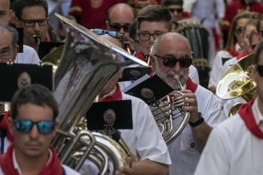 Comienzan las fiestas de la ciudad del Ega. La bajadica del Puy, la bajada del Ega, el Baile de La Era y la salida de la Comparsa de Gigantes y cabezudos han sido los principales actos del primer día de fiestas.