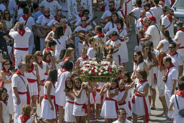 La Pañuelada de los chicos y la procesión han sido algunos de los actos principales de este domingo 5 de agosto, tercer día de fiestas de la ciudad del Ega