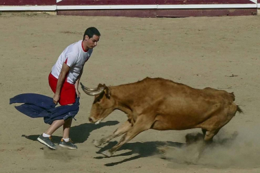 La Pañuelada de los chicos y la procesión han sido algunos de los actos principales de este domingo 5 de agosto, tercer día de fiestas de la ciudad del Ega