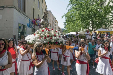 La Pañuelada de los chicos y la procesión han sido algunos de los actos principales de este domingo 5 de agosto, tercer día de fiestas de la ciudad del Ega
