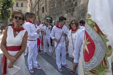 La Pañuelada de los chicos y la procesión han sido algunos de los actos principales de este domingo 5 de agosto, tercer día de fiestas de la ciudad del Ega