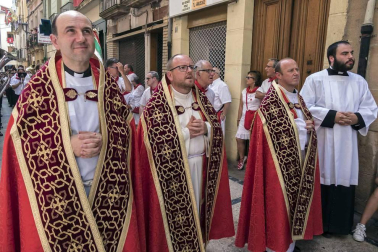 La Pañuelada de los chicos y la procesión han sido algunos de los actos principales de este domingo 5 de agosto, tercer día de fiestas de la ciudad del Ega