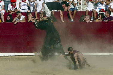 La Pañuelada de los chicos y la procesión han sido algunos de los actos principales de este domingo 5 de agosto, tercer día de fiestas de la ciudad del Ega