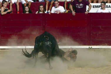 La Pañuelada de los chicos y la procesión han sido algunos de los actos principales de este domingo 5 de agosto, tercer día de fiestas de la ciudad del Ega