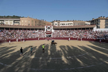 La Pañuelada de los chicos y la procesión han sido algunos de los actos principales de este domingo 5 de agosto, tercer día de fiestas de la ciudad del Ega