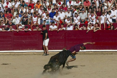 La Pañuelada de los chicos y la procesión han sido algunos de los actos principales de este domingo 5 de agosto, tercer día de fiestas de la ciudad del Ega