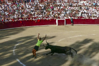 La Pañuelada de los chicos y la procesión han sido algunos de los actos principales de este domingo 5 de agosto, tercer día de fiestas de la ciudad del Ega