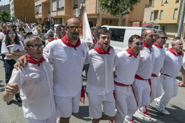 La Pañuelada de los chicos y la procesión han sido algunos de los actos principales de este domingo 5 de agosto, tercer día de fiestas de la ciudad del Ega