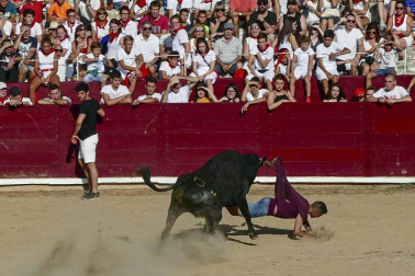 La Pañuelada de los chicos y la procesión han sido algunos de los actos principales de este domingo 5 de agosto, tercer día de fiestas de la ciudad del Ega