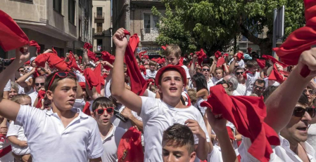La Pañuelada de los chicos y la procesión han sido algunos de los actos principales de este domingo 5 de agosto, tercer día de fiestas de la ciudad del Ega