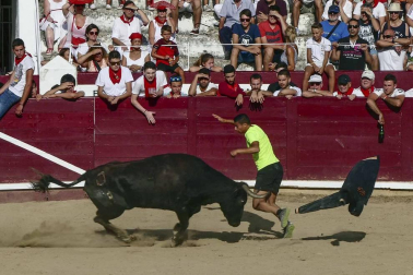 La Pañuelada de los chicos y la procesión han sido algunos de los actos principales de este domingo 5 de agosto, tercer día de fiestas de la ciudad del Ega