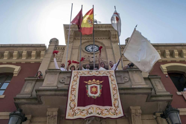 La Pañuelada de los chicos y la procesión han sido algunos de los actos principales de este domingo 5 de agosto, tercer día de fiestas de la ciudad del Ega