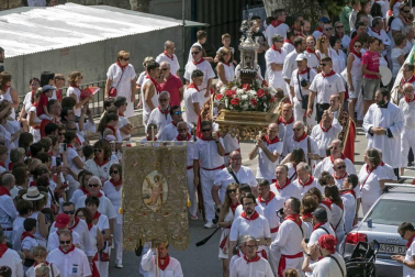 La Pañuelada de los chicos y la procesión han sido algunos de los actos principales de este domingo 5 de agosto, tercer día de fiestas de la ciudad del Ega
