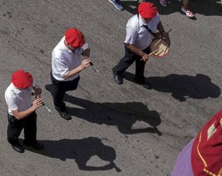 La Pañuelada de los chicos y la procesión han sido algunos de los actos principales de este domingo 5 de agosto, tercer día de fiestas de la ciudad del Ega