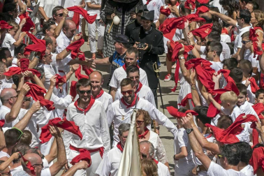 La Pañuelada de los chicos y la procesión han sido algunos de los actos principales de este domingo 5 de agosto, tercer día de fiestas de la ciudad del Ega