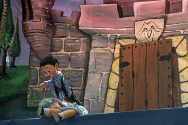 Imágenes de las Fiestas de Estella que comprenden: la verbena de plaza de los Fueros, homenaje a los mayores, bombada, Gorgorito, comidas de Quintos en el paseo de los Llanos, baile de la era y popurri estellés.