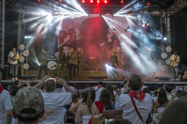 Imágenes de las Fiestas de Estella que comprenden: la verbena de plaza de los Fueros, homenaje a los mayores, bombada, Gorgorito, comidas de Quintos en el paseo de los Llanos, baile de la era y popurri estellés.