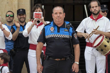 Imágenes de la cornada en el encierro de Estella, bajadica de Che, cohete infantil, subida de la corporación infantil, ofrenda floral, pañuelada, entre otros.