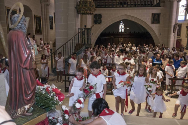 Imágenes de la cornada en el encierro de Estella, bajadica de Che, cohete infantil, subida de la corporación infantil, ofrenda floral, pañuelada, entre otros.