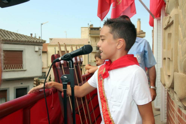 Imágenes sacadas a lo largo del Día del niño. Estas comprenden el balcón del ayuntamiento, la misa, marchando por la calle y con la banda.