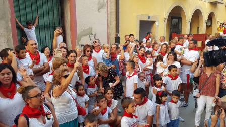 Imágenes sacadas a lo largo del Día del niño. Estas comprenden el balcón del ayuntamiento, la misa, marchando por la calle y con la banda.