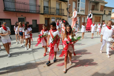 Imágenes sacadas a lo largo del Día del niño. Estas comprenden el balcón del ayuntamiento, la misa, marchando por la calle y con la banda.