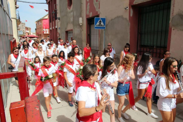 Imágenes sacadas a lo largo del Día del niño. Estas comprenden el balcón del ayuntamiento, la misa, marchando por la calle y con la banda.