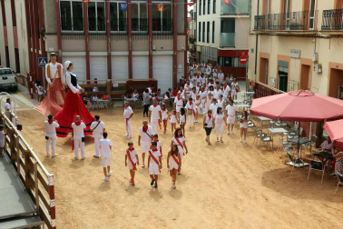 Imágenes sacadas a lo largo del Día del niño. Estas comprenden el balcón del ayuntamiento, la misa, marchando por la calle y con la banda.