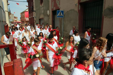Imágenes sacadas a lo largo del Día del niño. Estas comprenden el balcón del ayuntamiento, la misa, marchando por la calle y con la banda.
