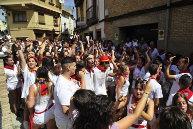 Imágenes de las fiestas de Funes del lanzamiento del cohete y homenajes del ayuntamiento