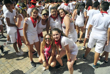 Imágenes de las fiestas de Funes del lanzamiento del cohete y homenajes del ayuntamiento