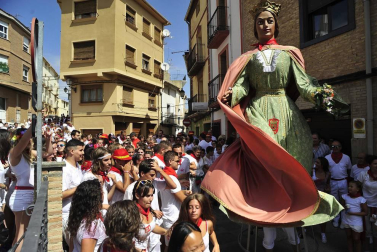 Imágenes de las fiestas de Funes del lanzamiento del cohete y homenajes del ayuntamiento