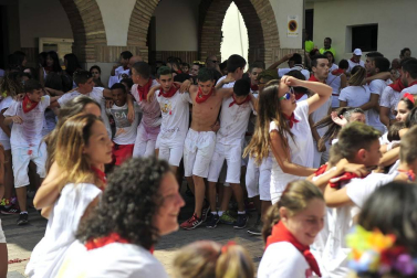 Imágenes de las fiestas de Funes del lanzamiento del cohete y homenajes del ayuntamiento