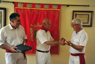 Imágenes de las fiestas de Funes del lanzamiento del cohete y homenajes del ayuntamiento