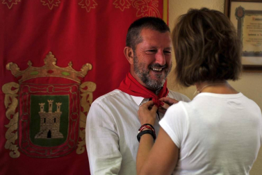 Imágenes de las fiestas de Funes del lanzamiento del cohete y homenajes del ayuntamiento
