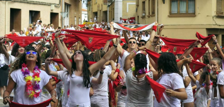 Imágenes de las fiestas de Funes del lanzamiento del cohete y homenajes del ayuntamiento