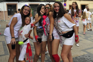 Imágenes de las fiestas de Funes del lanzamiento del cohete y homenajes del ayuntamiento