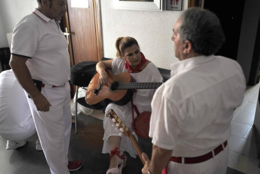 Imágenes de las fiestas de Funes del lanzamiento del cohete y homenajes del ayuntamiento