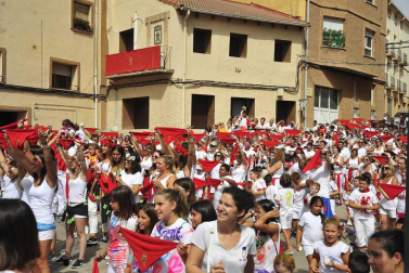 Imágenes de las fiestas de Funes del lanzamiento del cohete y homenajes del ayuntamiento