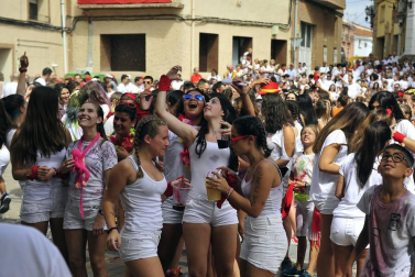 Imágenes de las fiestas de Funes del lanzamiento del cohete y homenajes del ayuntamiento