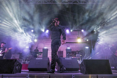Doctor Deseo abarrotó la plaza de los Fueros en el concierto de la noche del martes; y el miércoles fue el turno de la recepción por parte del Ayuntamiento de los alcaldes de la merindad de Estella, y de la comida solidaria