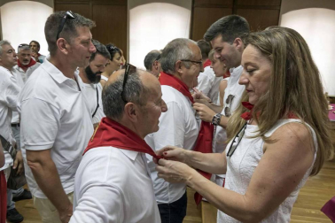 Doctor Deseo abarrotó la plaza de los Fueros en el concierto de la noche del martes; y el miércoles fue el turno de la recepción por parte del Ayuntamiento de los alcaldes de la merindad de Estella, y de la comida solidaria
