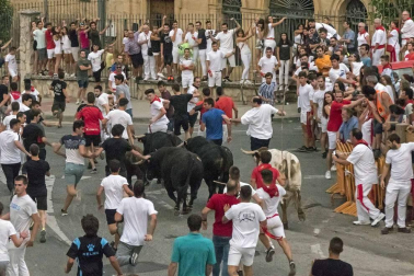 Doctor Deseo abarrotó la plaza de los Fueros en el concierto de la noche del martes; y el miércoles fue el turno de la recepción por parte del Ayuntamiento de los alcaldes de la merindad de Estella, y de la comida solidaria