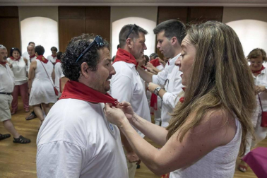 Doctor Deseo abarrotó la plaza de los Fueros en el concierto de la noche del martes; y el miércoles fue el turno de la recepción por parte del Ayuntamiento de los alcaldes de la merindad de Estella, y de la comida solidaria