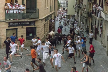 Doctor Deseo abarrotó la plaza de los Fueros en el concierto de la noche del martes; y el miércoles fue el turno de la recepción por parte del Ayuntamiento de los alcaldes de la merindad de Estella, y de la comida solidaria