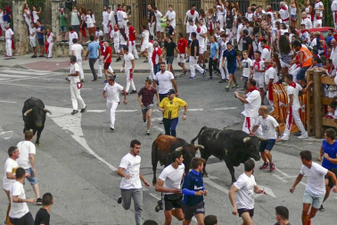 Doctor Deseo abarrotó la plaza de los Fueros en el concierto de la noche del martes; y el miércoles fue el turno de la recepción por parte del Ayuntamiento de los alcaldes de la merindad de Estella, y de la comida solidaria