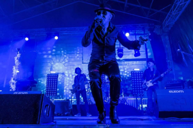 Doctor Deseo abarrotó la plaza de los Fueros en el concierto de la noche del martes; y el miércoles fue el turno de la recepción por parte del Ayuntamiento de los alcaldes de la merindad de Estella, y de la comida solidaria