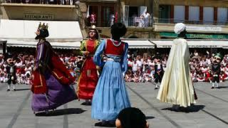 Despedida de los gigantes en el último día de las fiestas de Estella