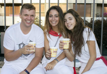 Como cada viernes previo al primer domingo de agosto, el cohete de Estella se prendió en la casa consistorial para dar comienzo a una semana de fiestas en honor de sus patronos San Andrés y la Virgen del Puy. La ciudad se convirtió en el epicentro de las fiestas 'navarricas' y sus calles se llenaron de festejos, música y diversión.